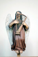 Obraz premium Saint Jean Baptiste church. Musician angel. Wood carving. Megeve.France.