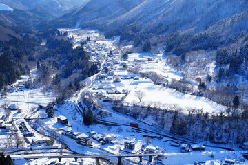 雪の中の集落