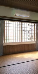 Obraz premium Japan modern room interior cleaning room with tatami mat and lamp Japanese style. 3D rendering