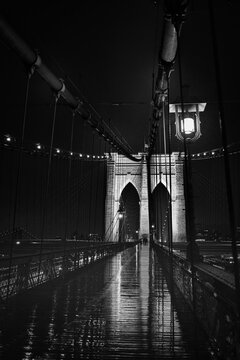 Fototapeta Brooklyn bridge black and white with reflection and rain high quality