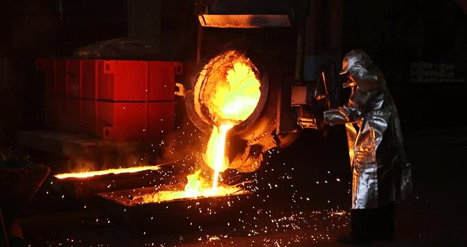 Industrial melting of steel in a metallurgical plant with sparks