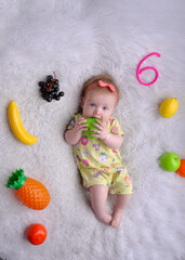 bebe completa 6 meses  fotos com frutas 