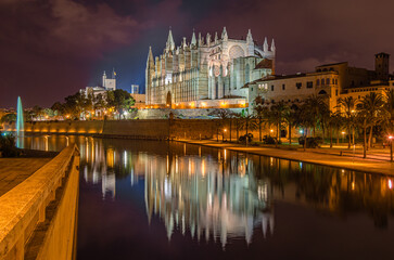 Night view of the Cathedral of Santa Maria of Palma, Mallorca, Balearic Islands, Spain