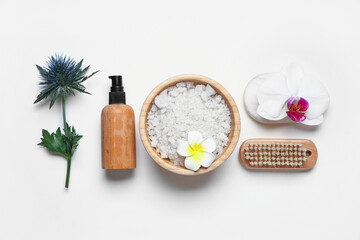 Plakat Spa composition with bowl of sea salt, cosmetic product and massage brush on light background