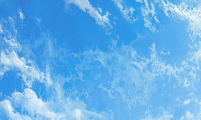 Obraz premium Serene Skyscape Cloud Formations in Azure Blue