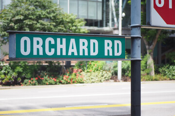 Obraz premium Orchard Road street sign in a vibrant urban setting