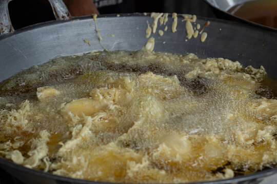 Process of frying bananas, cooked in hot oil