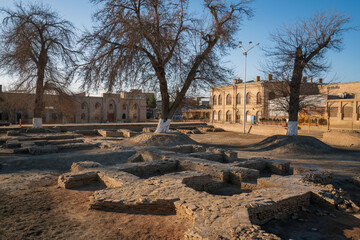 Obraz premium Archaeological excavations at the site of the ruins of an ancient men's bathhouse on Mehtar Anbar Street on a sunny day, Bukhara, Uzbekistan
