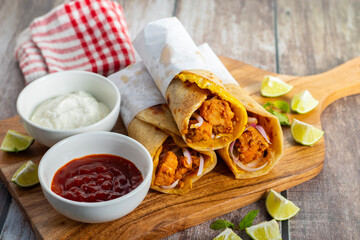 Egg chicken roll is a popular street food made with a flaky paratha, spiced chicken, egg layer, onions, and sauces, wrapped and served hot.
