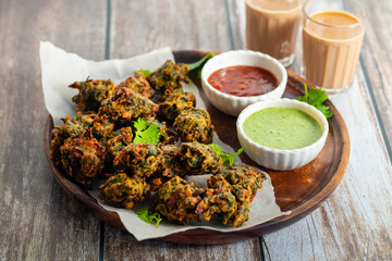 Palak ke pakore are crispy, deep-fried spinach fritters made with besan, spices, and fresh spinach...