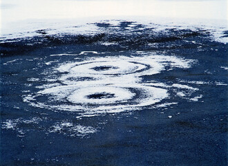 氷上の模様（美瑛町）