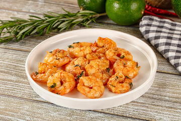 Roasted shrimps in the bowl
