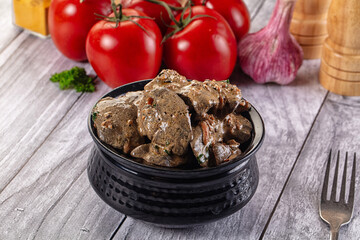 Chicken liver in cream sauce