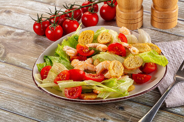 Caesar salad with prawn and romano