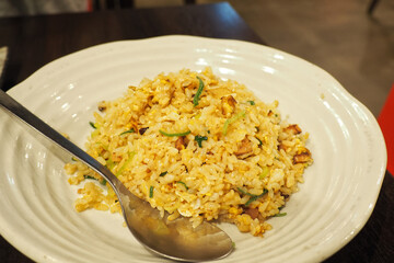中華料理店の出来立てチャーハン