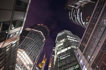 Hochhaeuser in Frankfurt, abends
