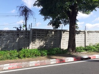 Leaking the wall separating the area next to the footpath