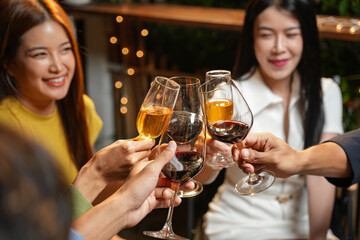 whiskey, man, person, drink, lifestyle, pub, celebration, fun, friendship, glass, party, alcohol, bar, cocktail, hand, indoor, beverage, cheerful, restaurant, friend, group, background, adult, holding