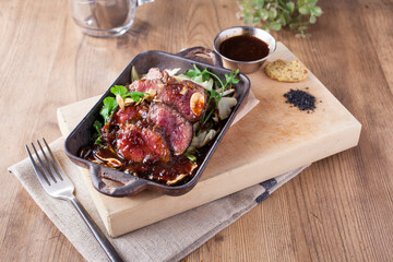 牛ステーキの鉄板焼き