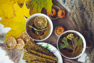 Cozy autumn vibes with herbal tea, homemade bread, dried citrus slices, and seasonal decor – a perfect setting for relaxation and warmth.