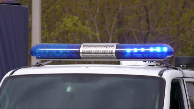 The flashing light on the roof of the car flashes blue.