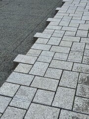 Laying paving stones in gravel bed / concrete blocks