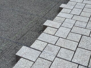 Laying paving stones in gravel bed / concrete blocks