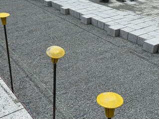 Laying paving stones in gravel bed / concrete blocks