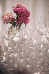 Elegant gathering with sparkling glasses and vibrant flowers arranged for a festive celebration at dusk, creating a warm and inviting atmosphere for guests