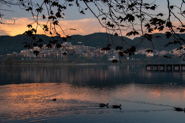 Naklejka premium sunset on the lake
