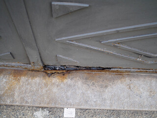 understanding the causes of rust formation on concrete surfaces and effective methods for...