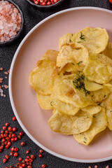 Crisps fried with salt, spices and garlic. Cooked potatoes