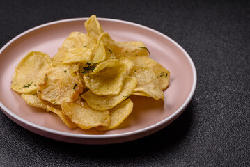 Crisps fried with salt, spices and garlic. Cooked potatoes