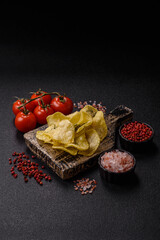 Crisps fried with salt, spices and garlic. Cooked potatoes