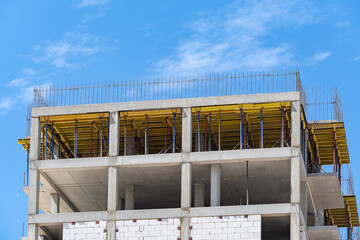 Construction of a multi-storey concrete monolithic building