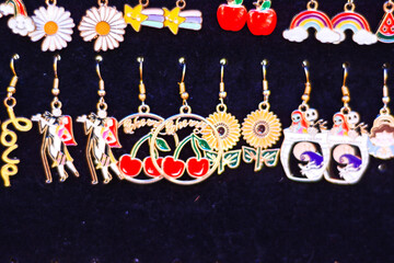 Aretes cuaderno, stiker en colecci&oacute;n para la venta super adorable