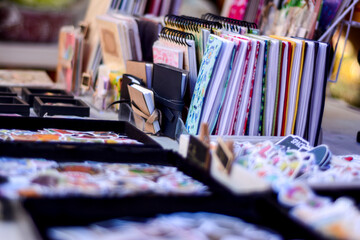 Aretes cuaderno, stiker en colección para la venta super adorable