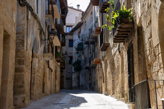 Fototapeta Valderrobres stone streets. A peaceful moment in a historic Spanish town, known for its medieval architecture, some of them with walls painted in blue and charming pathways. Teruel, Spain.