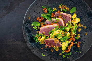 Tuna tataki steak with avacado, roasted cashew, chuka wakame and  maracuja passion fruit relish dip...
