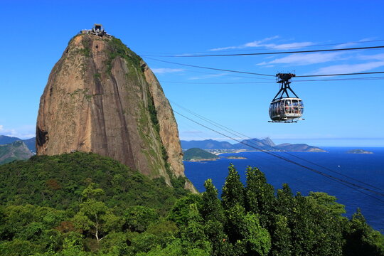 Brazil, Rio de Janeiro, Sugar Loaf Mountain - Pao de Acucar and cable car with the bay and Atlantic Ocean in the background. 