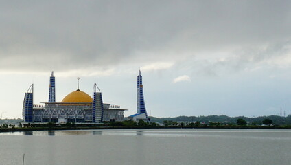 Fototapeta premium mosque on the water