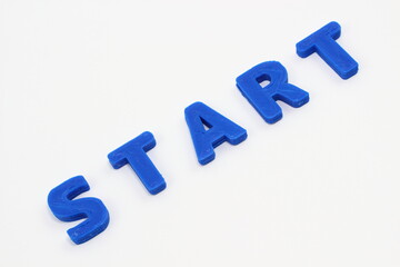 希望の青い「START」オブジェ。変化への挑戦