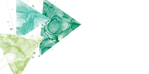 アルコールインクアート抽象白背景横長テンプレート。緑の三つの三角形と金色幾何学模様