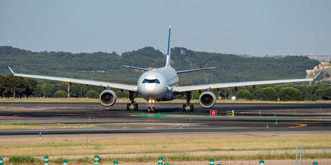 Avión de línea de largo radio