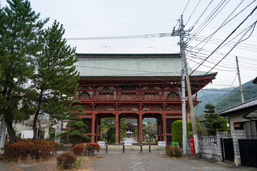 甲斐善光寺。山梨県甲府市善光寺にある浄土宗の寺院。長野県にある善光寺をはじめとする各地の善光寺と区別するため、甲斐善光寺または新善光寺と呼ばれることが多い。
Kai-Zenkoji-temple(甲斐善光寺, Kai Zenkō-ji), Kofu-Shi, Yamanashi