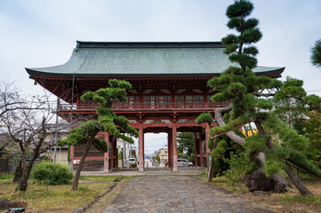 甲斐善光寺。山梨県甲府市善光寺にある浄土宗の寺院。長野県にある善光寺をはじめとする各地の善光寺と区別するため、甲斐善光寺または新善光寺と呼ばれることが多い。
Kai-Zenkoji-temple(甲斐善光寺, Kai Zenkō-ji), Kofu-Shi, Yamanashi