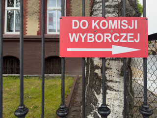 Komisja wyborcza, wybory w Polsce, znak "do komisji wyborczej"
