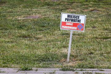 Parking, zakaz parkowania, miejsce prywatne.
