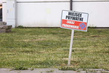Parking, zakaz parkowania, miejsce prywatne.
