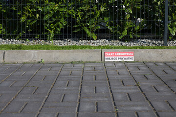 Parking, zakaz parkowania, miejsce prywatne.
